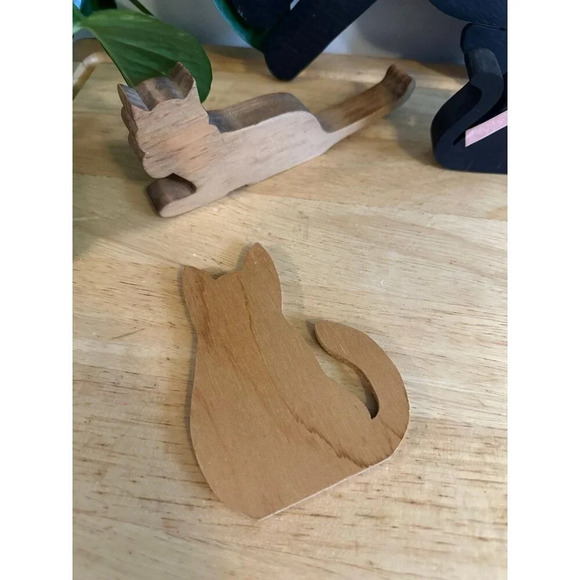 (4) Wooden Cat figurines - Picture 2 of 8
